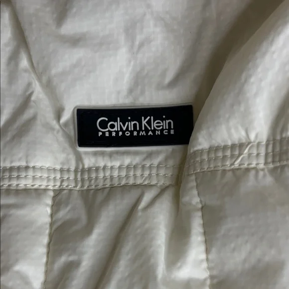 Calvin Klein puffy vest, cream with black side panels ans trim, stunning, cozy - Picture 4 of 17